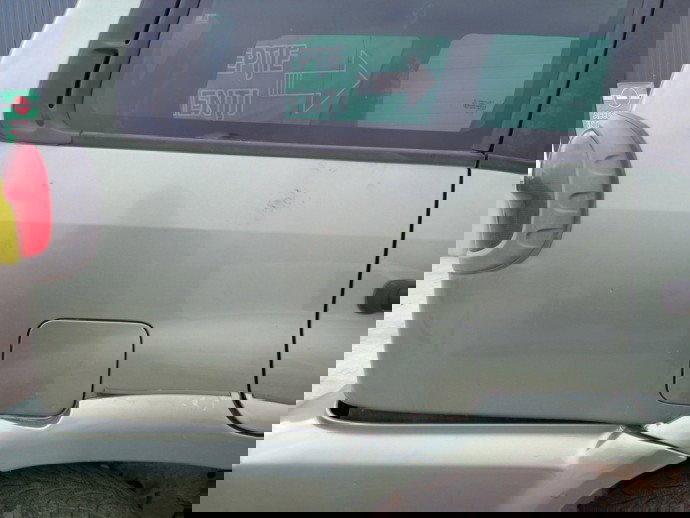 Aripa dreapta spate Nissan Terrano  OEM 1999-2002