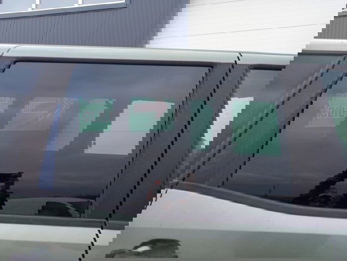 Geam dreapta spate Nissan Terrano  OEM 1999-2002