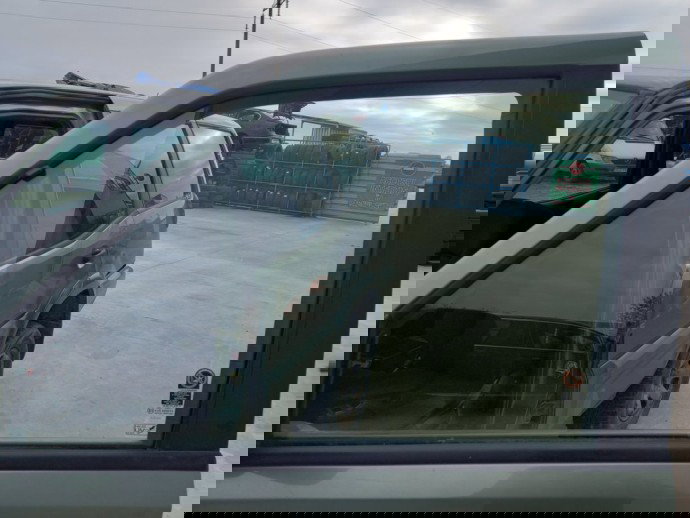 Geam stanga fata Nissan Terrano  OEM 1999-2002