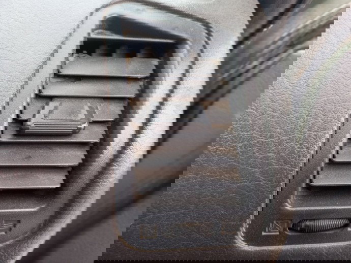 Grila aerisire dreapta Nissan Terrano  OEM 1999-2002