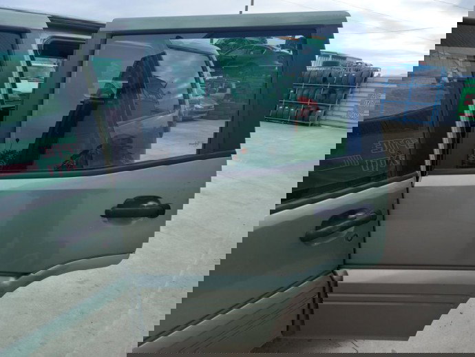 Usa stanga spate Nissan Terrano  OEM 1999-2002