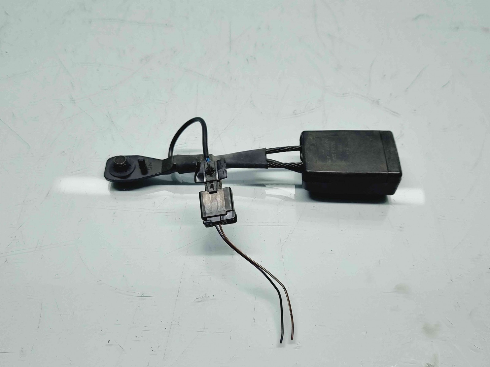 Capsa centura stanga fata Opel Insignia A Facelift [Fabr 2008-2016] 13327470 - imagine 1