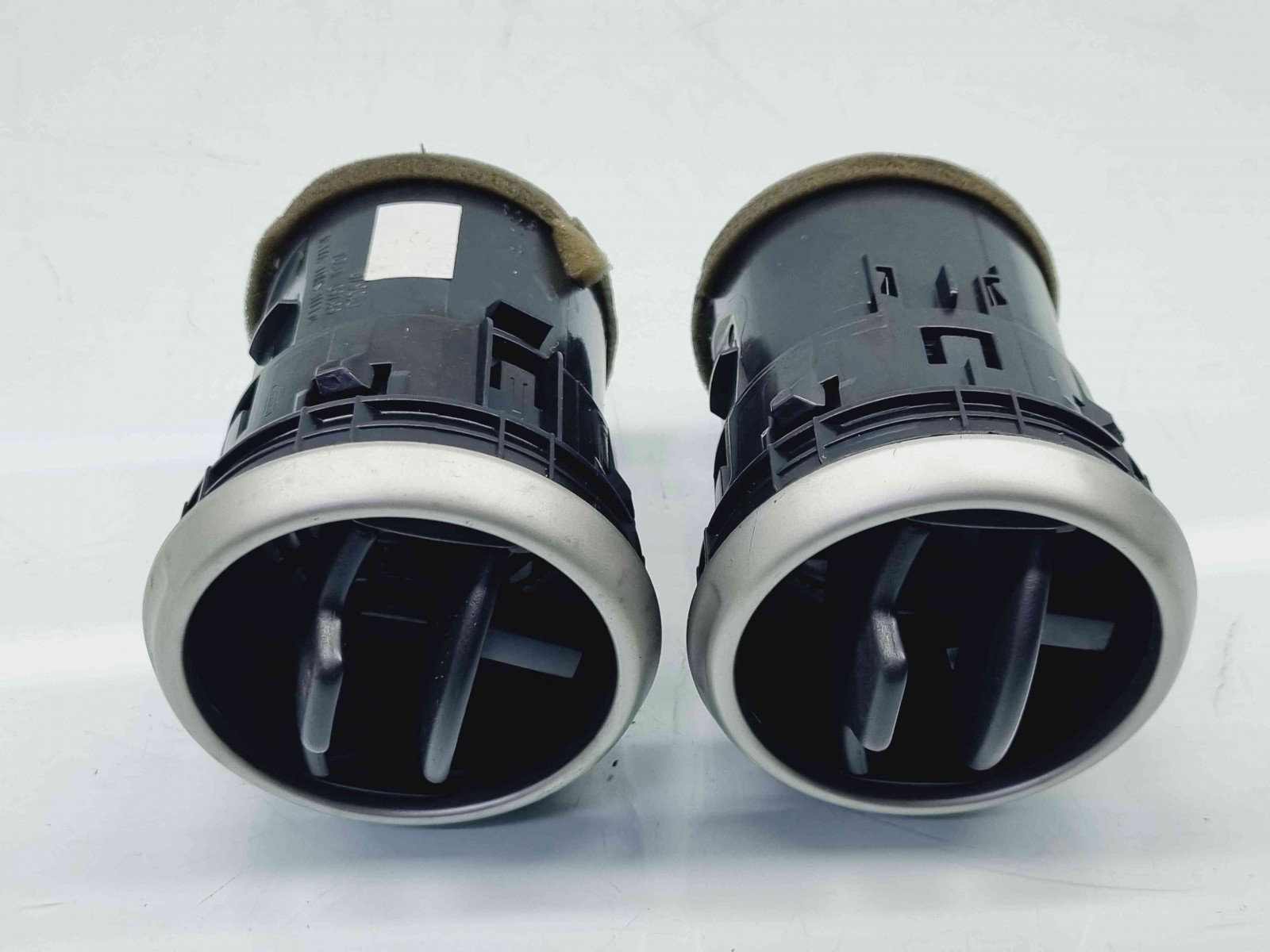 Grila aerisire centrala Nissan Qashqai Facelift (2) [Fabr 2009-2013] 68766JD10A - imagine 2