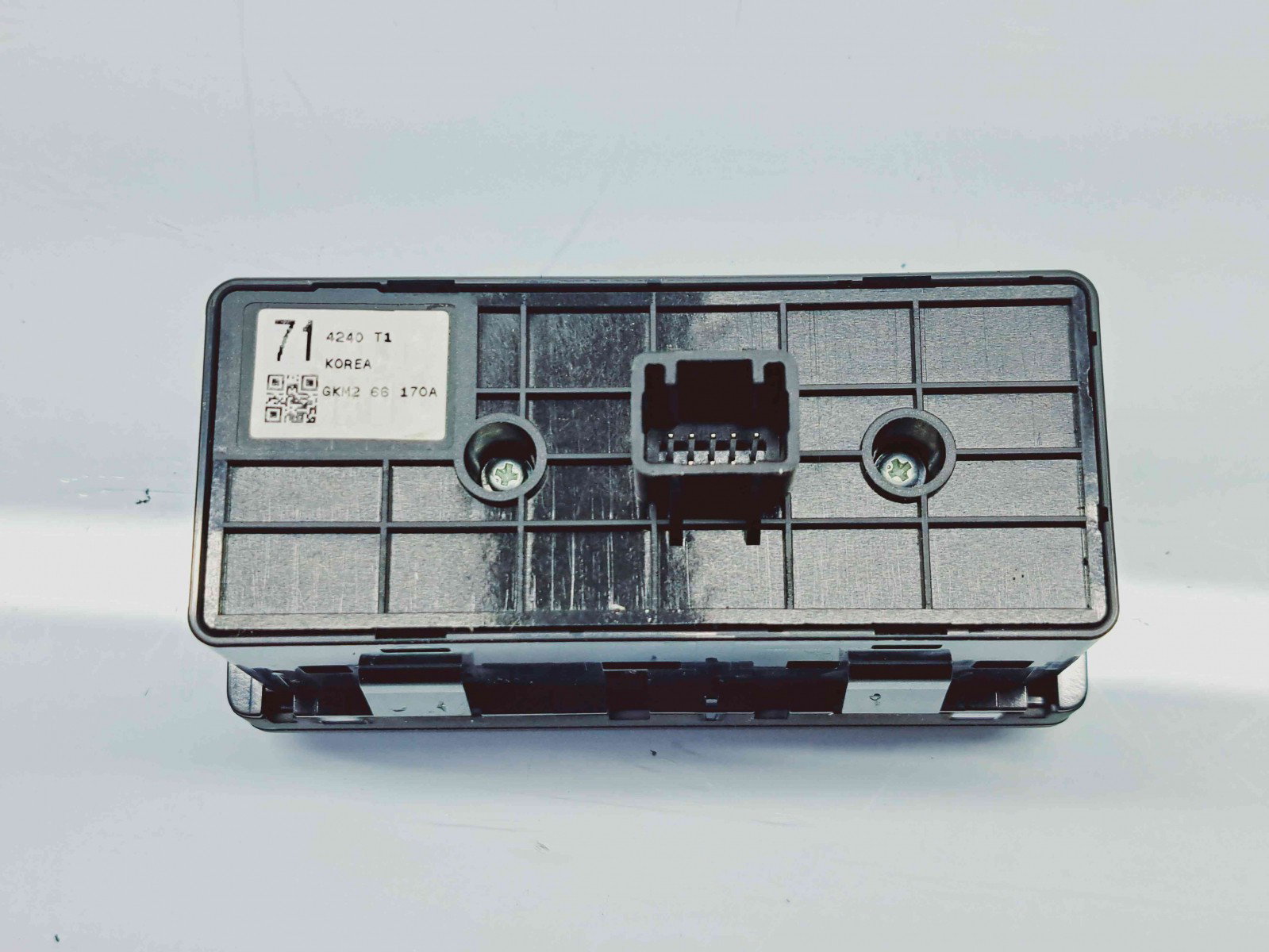 Butoane comenzi consola centrala MAZDA 3 Fastback [Fabr 2003-2009] GKM266170A - imagine 4