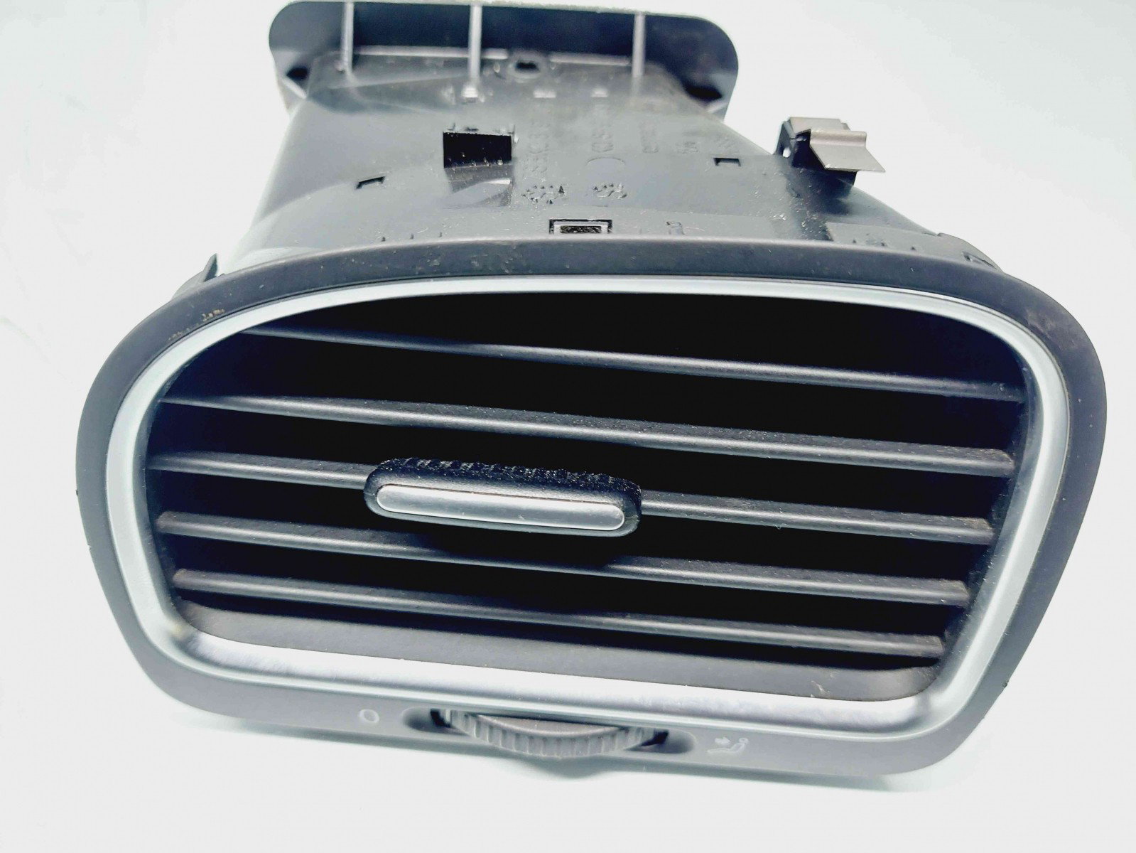 Grila aerisire stanga Volkswagen Golf 6 (5K1) GTD [Fabr 2009-2013] 5K0819709