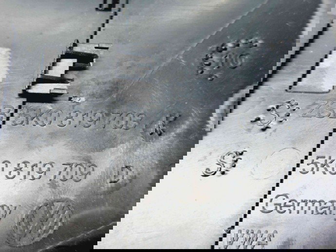  Grila aerisire stanga Volkswagen Golf 6 (5K1) GTD [Fabr 2009-2013] 5K0819709