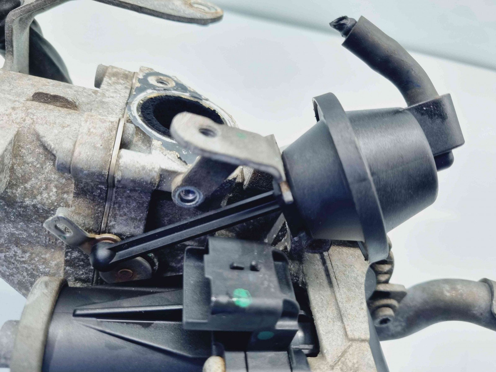 Racitor gaze Volvo V40 Rdesign [Fabr 2013-2019] 50563903 1.6 D4162T 84KW / 115CP 1.6 D4162T 84KW / 115CP - imagine 4