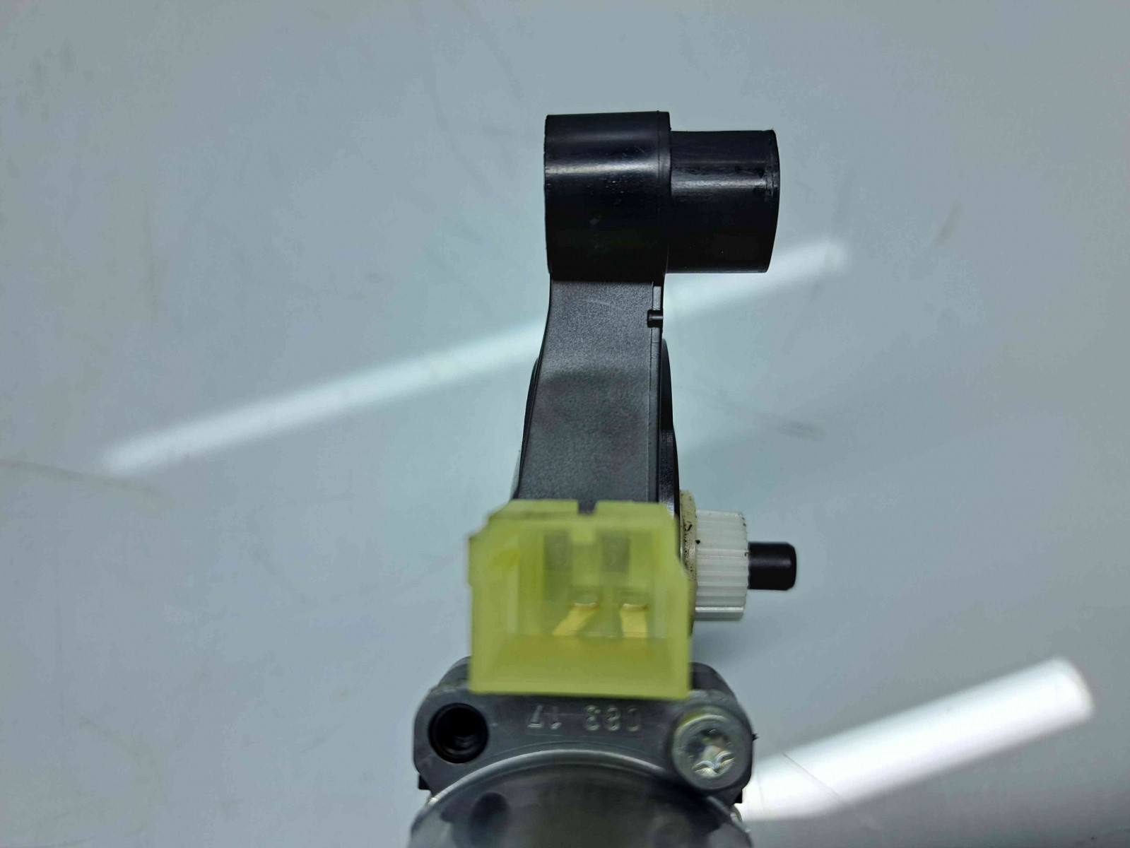 Motoras geam stanga spate Audi A4 (8W2, B9) [Fabr 2015-2023] 8W0959811 - imagine 3