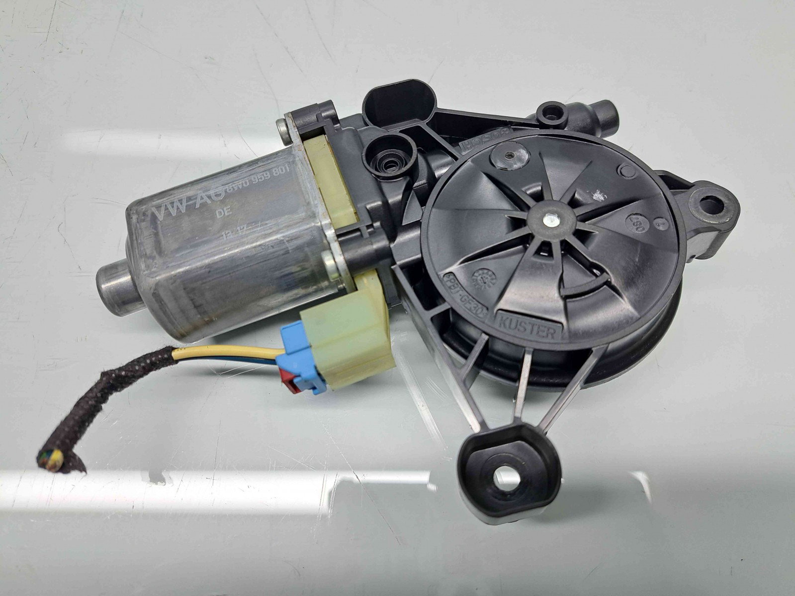 Motoras geam stanga fata Audi A4 (8W2, B9) [Fabr 2015-2023] 8W0959801 - imagine 1