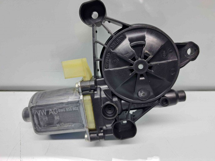 Motoras geam dreapta fata Audi A4 (8W2, B9) [Fabr 2015-2023] 8W0959802