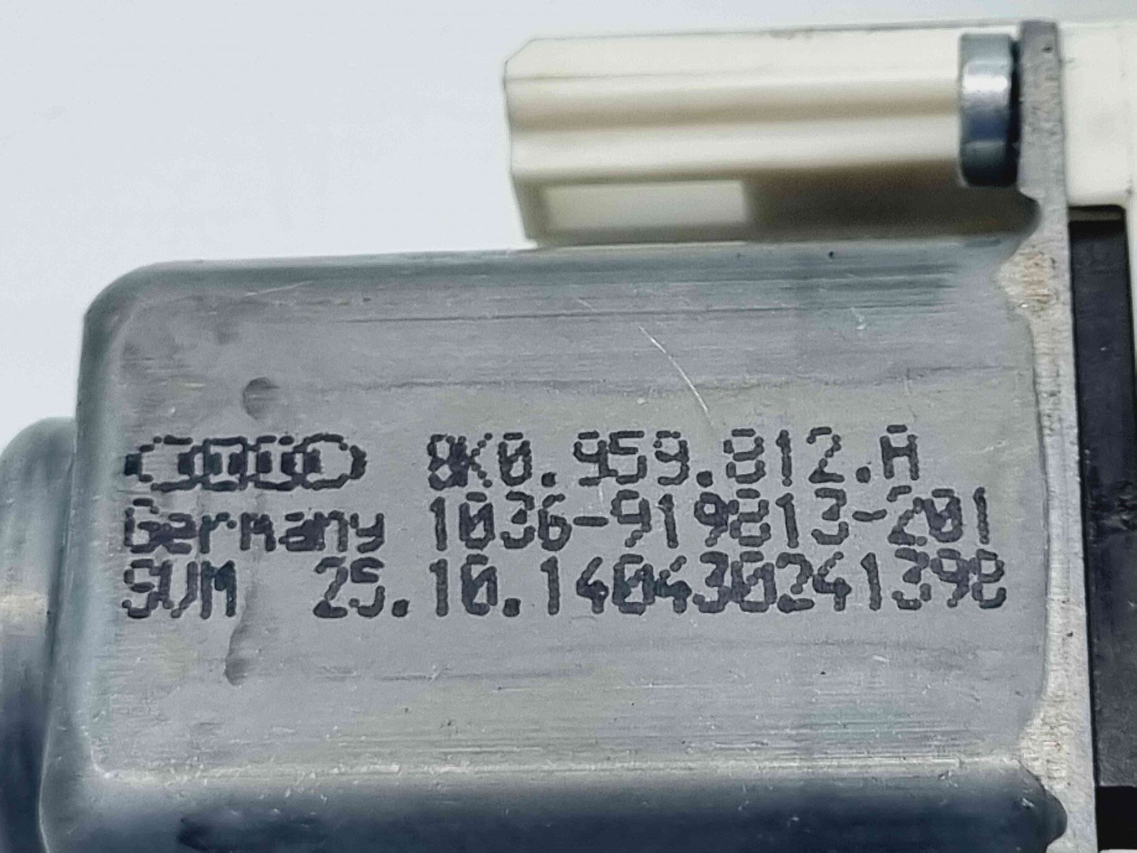 Motoras geam dreapta spate Audi A4 (8K2, B8.5) Facelift [Fabr 2008-2015] 8K0959812A - imagine 4