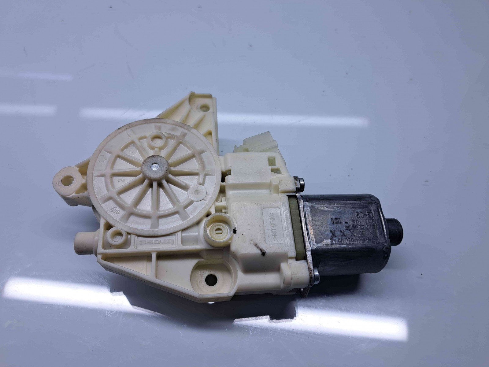 Motoras geam stanga spate Mercedes Clasa E (W212) Facelift AMG [Fabr 2009-2016] A2048200542