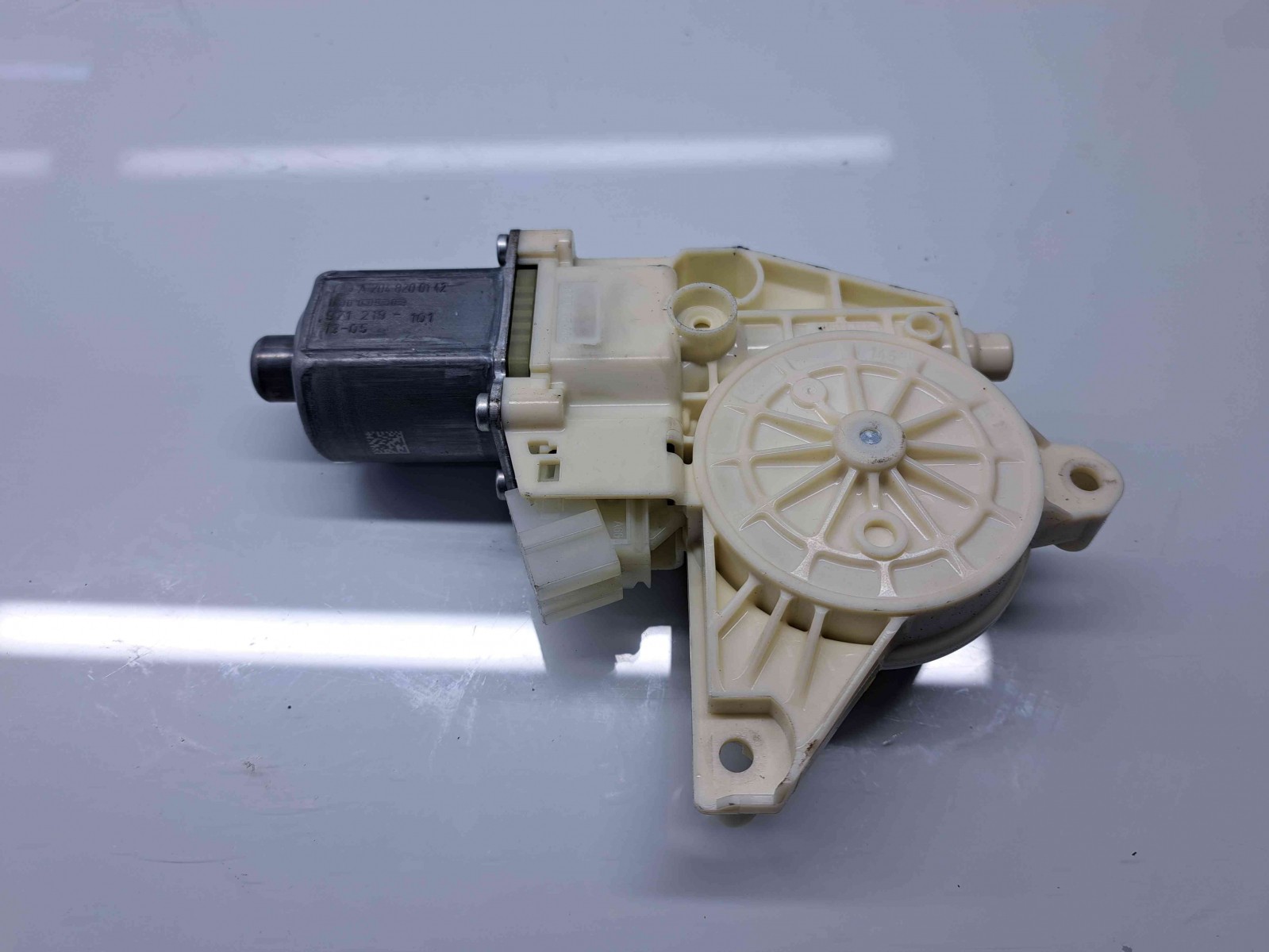 Motoras geam stanga fata Mercedes Clasa E (W212) Facelift AMG [Fabr 2009-2016] A2048200142 - imagine 1