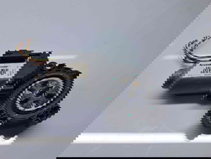 Motoras geam dreapta fata Nissan Qashqai Facelift (2) [Fabr 2009-2013] OEM