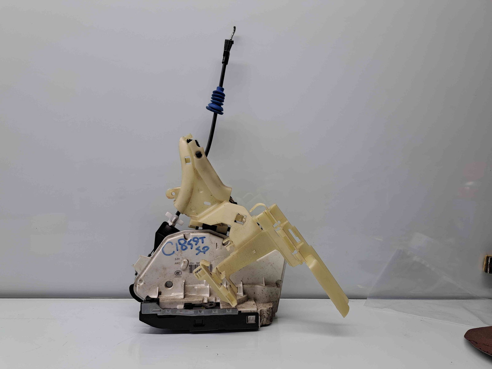 Broasca usa stanga spate Volkswagen Passat CC (358) Facelift [Fabr 2012-2016] 5N0839015G