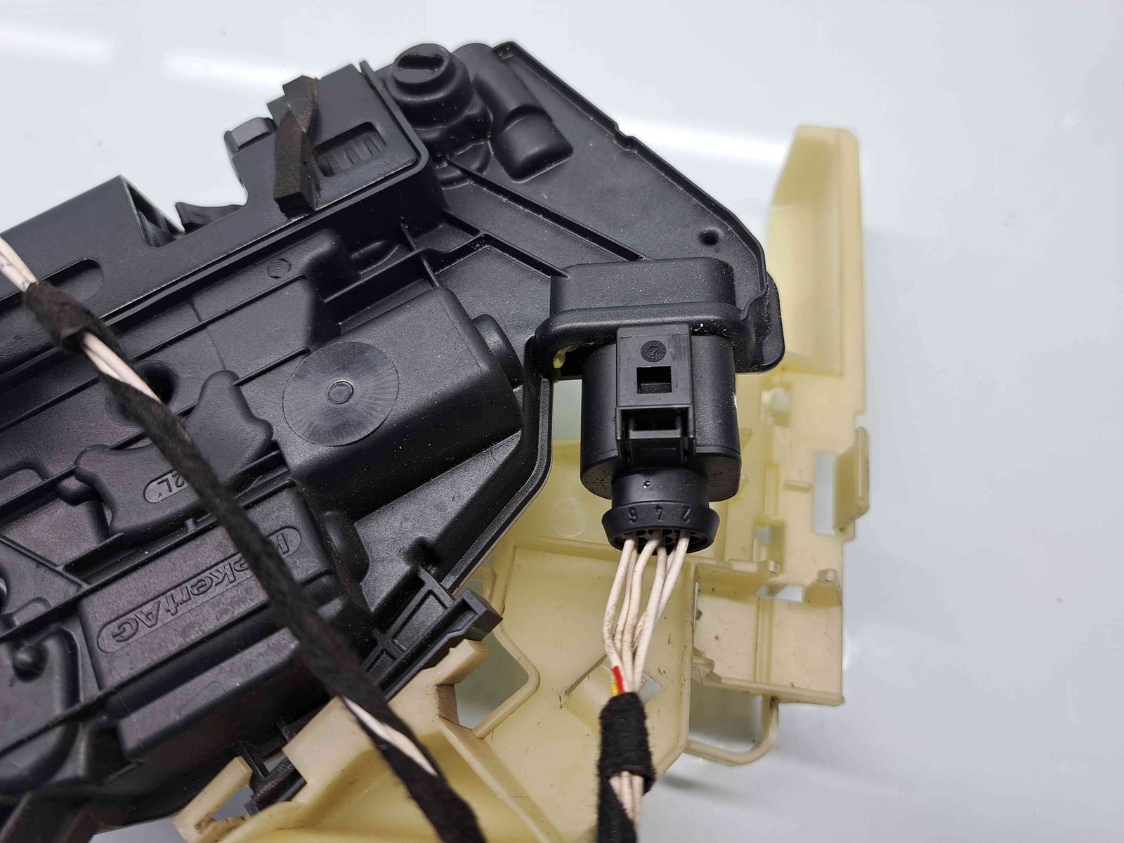 Broasca usa stanga spate Volkswagen Passat CC (358) Facelift [Fabr 2012-2016] 5N0839015G - imagine 4