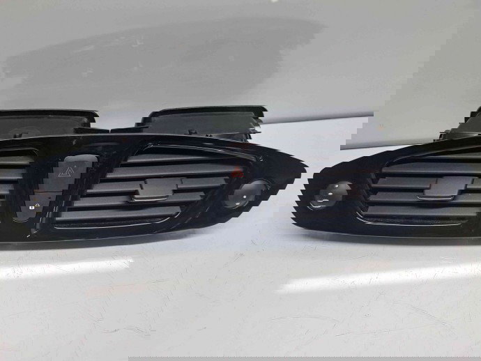  Grila aerisire centrala Renault Scenic 3 (J95) Facelift [Fabr 2009-2015] 682600031R