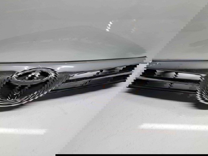 Grila bara fata Toyota Corolla IX Sedan (ZRE1) [Fabr 2013-2019] 53111-02A80