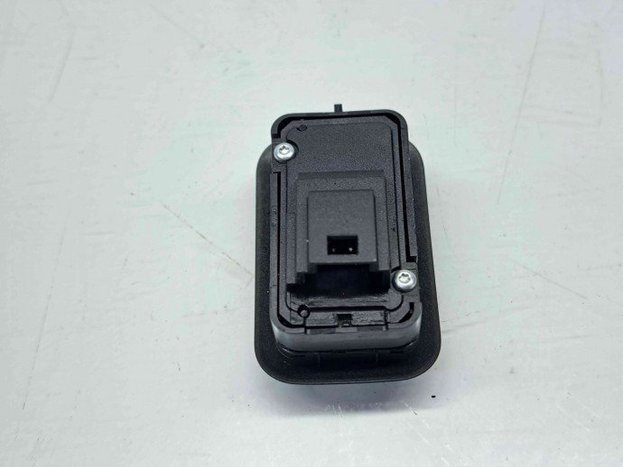 Buton deschidere haion Mercedes Clasa C (W204) [Fabr 2007-2014] A2048707151