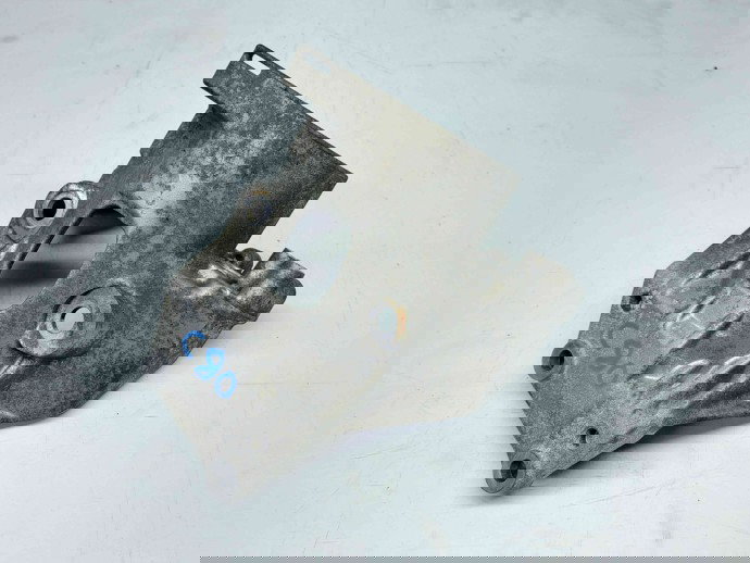 Suport pompa inalta Audi A8 (4H) [Fabr 2010-2017] 057130147AF 4.2 TDI CDSB  