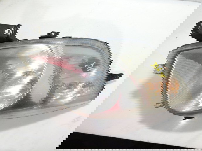 Far stanga Toyota Yaris 1.4 D OEM 2005-2011