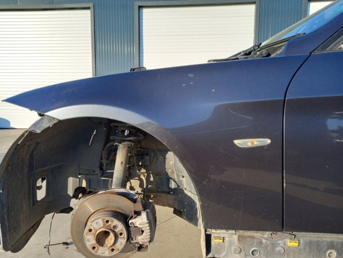 Aripa stanga fata BMW 320D E90 2.0 OEM 2005-2011