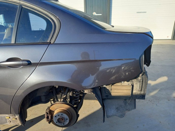 Aripa stanga spate BMW 320D E90 2.0 OEM 2005-2011