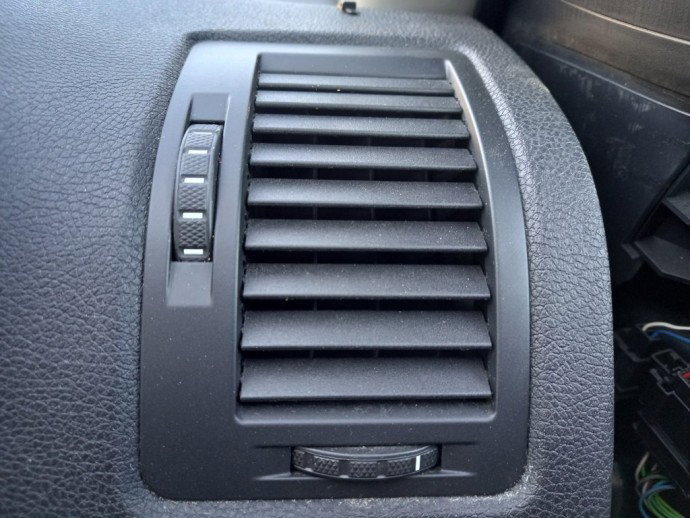 Grila aerisire dreapta Skoda Octavia 2 2.0 TDI OEM 2004-2013