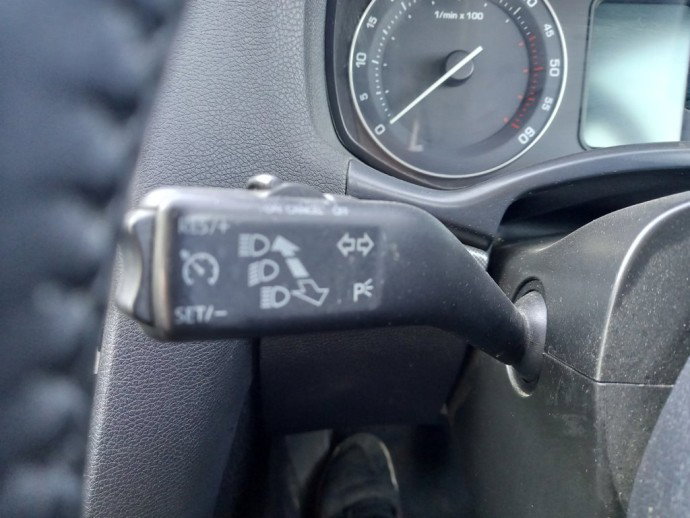 Maneta semnalizare Skoda Octavia 2 2.0 TDI OEM 2004-2013