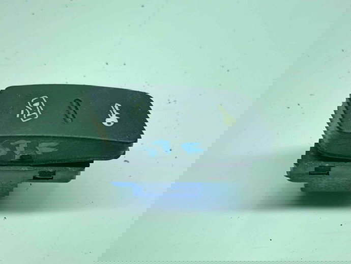  Buton blocare usi Volkswagen Golf 5 (1K1) [Fabr 2004-2008] 1K0962125