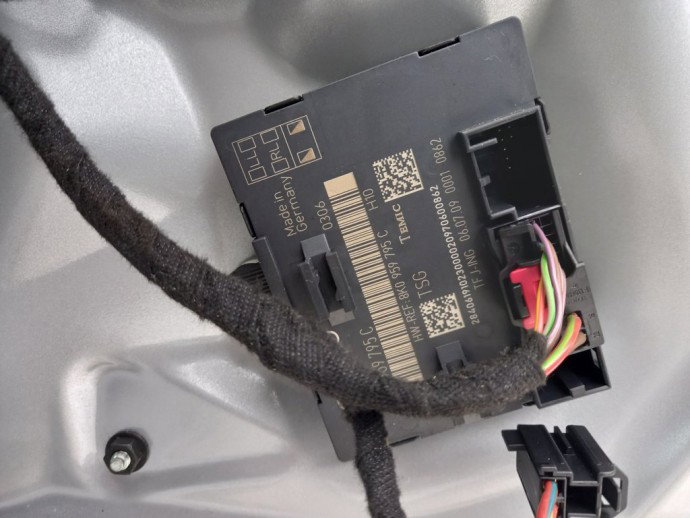 Modul confort usa dreapta spate Audi A4 B8 2.0 8K0959795C 2008-2015
