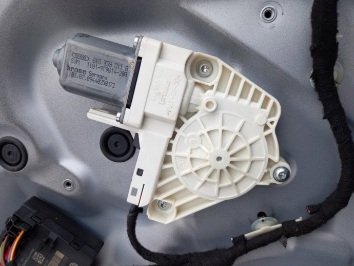 Motoras macara geam stanga spate Audi A4 B8 2.0 8K0959811A 2008-2015
