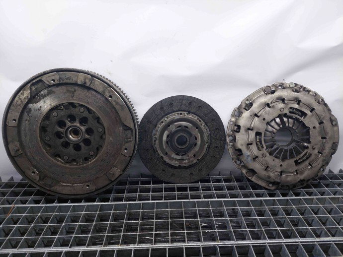 Kit ambreiaj volanta masa dubla Bmw 5 (E60) [Fabr 2004-2010] OEM 2.0 N47 130KW / 177CP  