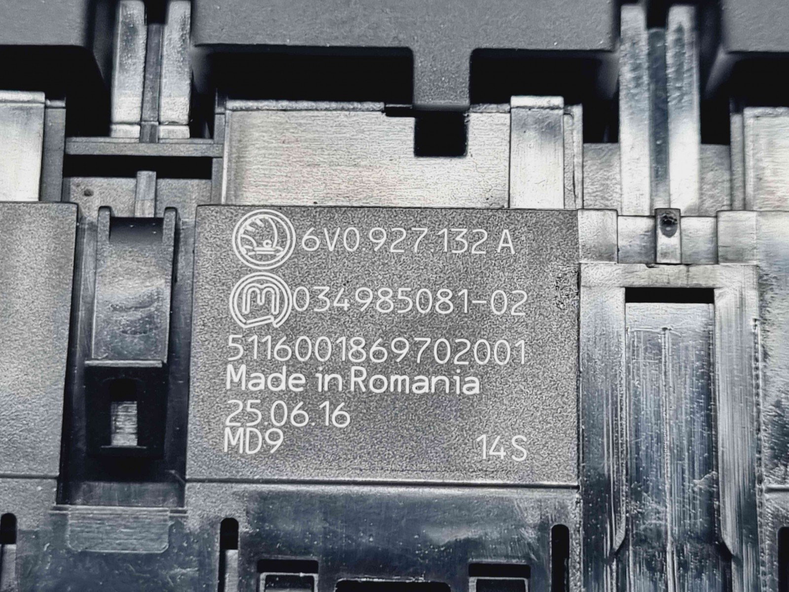 Butoane comenzi consola centrala Skoda Fabia 3 Combi (NJ5) [Fabr 2014-2022] 6V0927132A - imagine 3