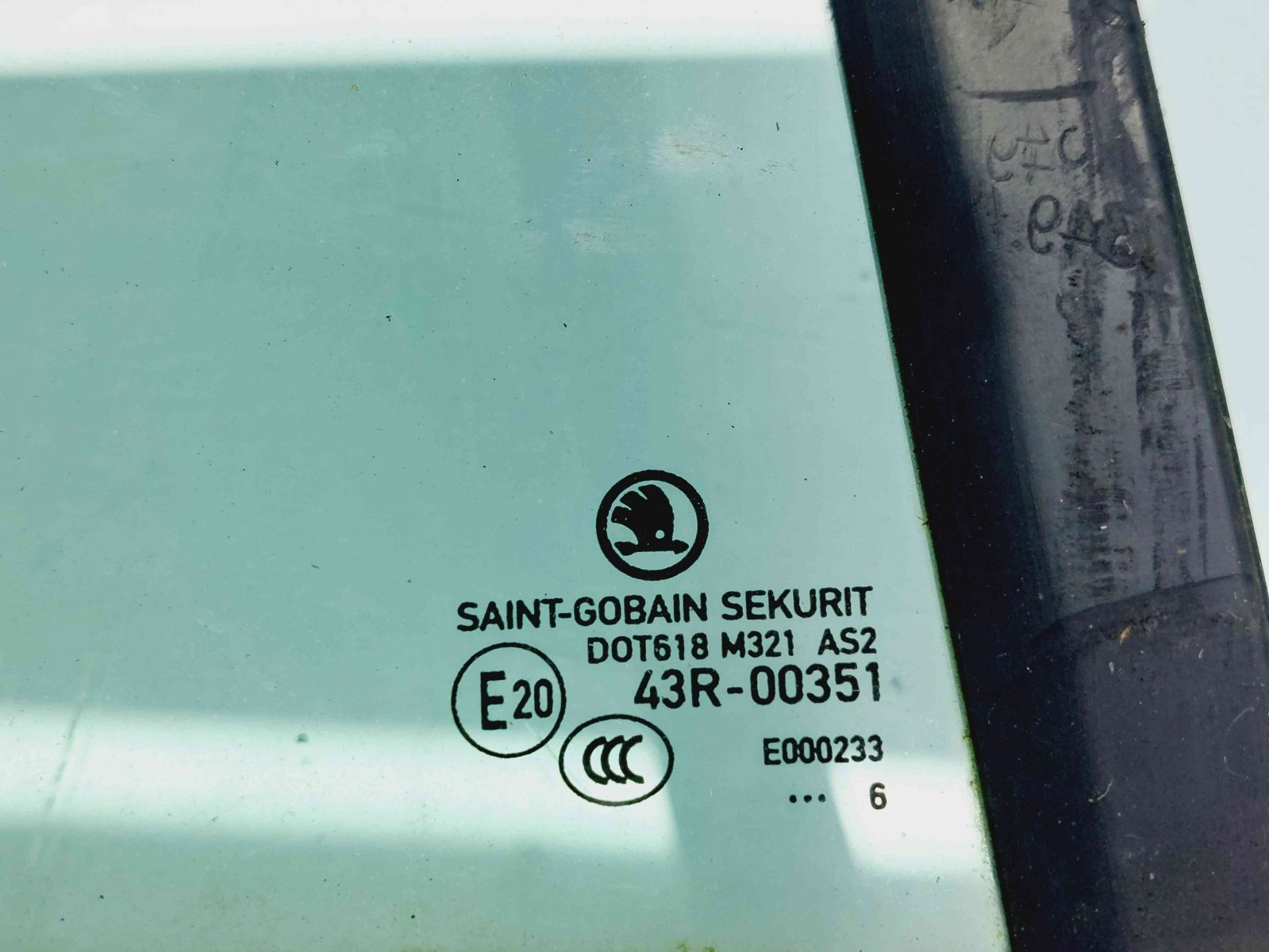 Geam fix usa dreapta spate Skoda Fabia 3 Combi (NJ5) [Fabr 2014-2022] OEM - imagine 3