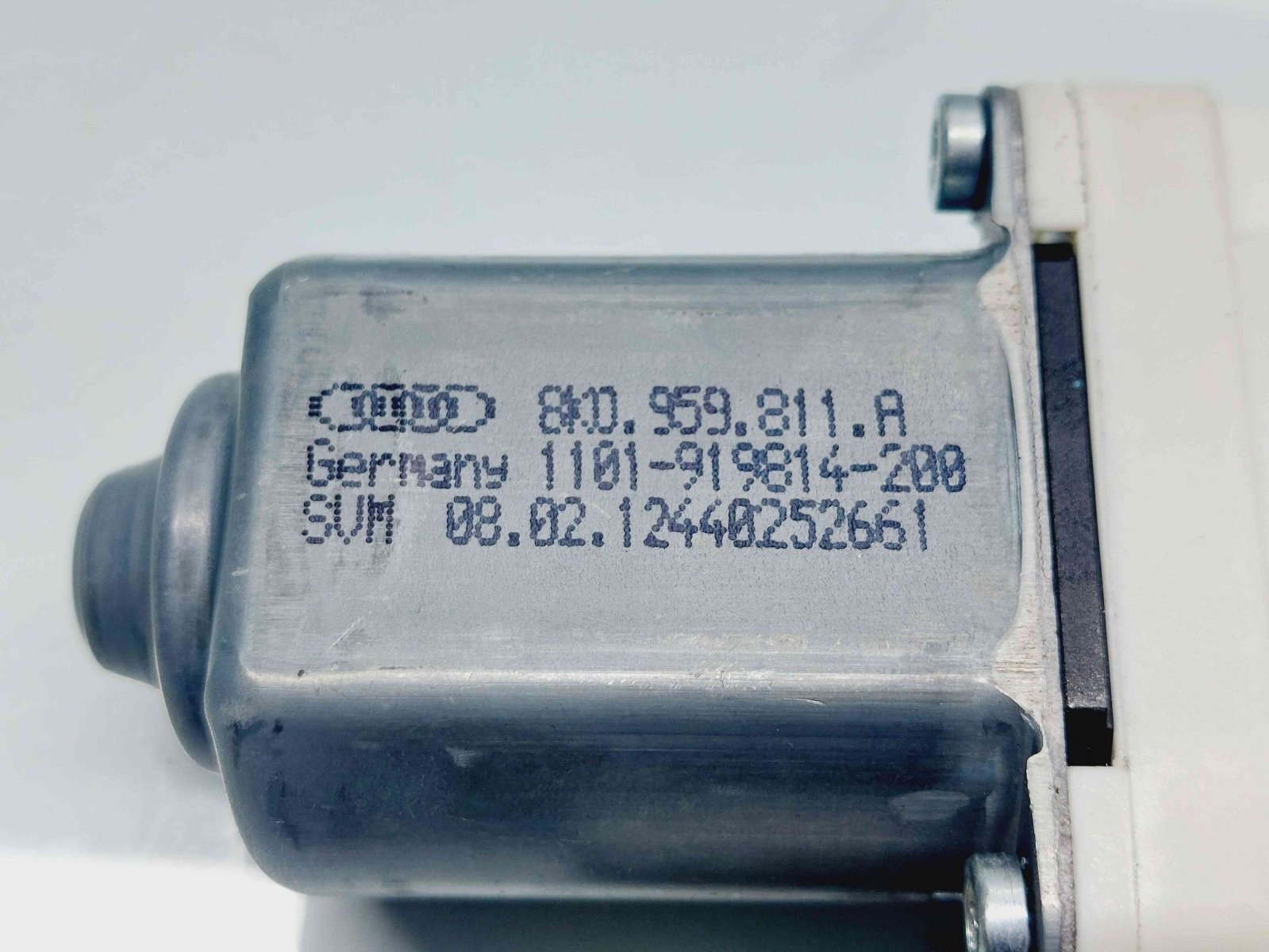 Motoras geam stanga spate Audi A6 (4G2, C7) S-line [Fabr 2012-2017] 8K0959811A - imagine 5