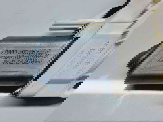 Motoras geam dreapta fata Audi A6 (4G2, C7) S-line [Fabr 2012-2017] 8K0959802B