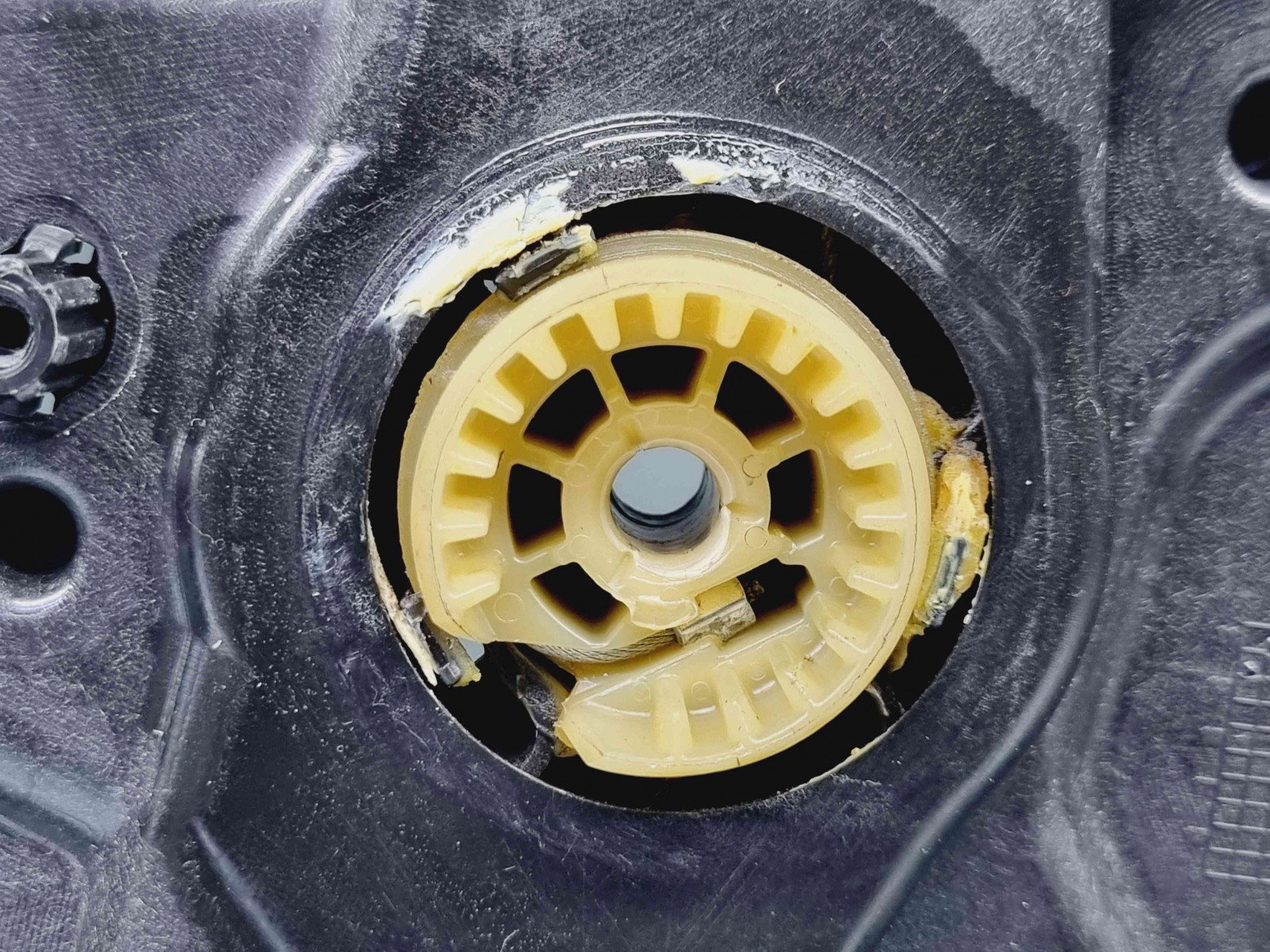 Macara electrica geam dreapta spate Volvo V40 [Fabr 2013-2019] 31276218 - imagine 2