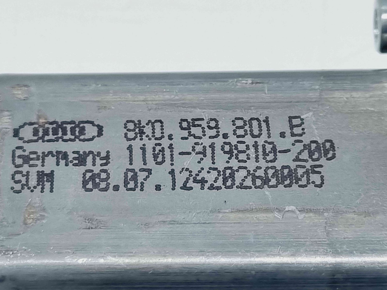 Motoras geam dreapta spate Audi A8 D4 (4H2, 4H8, 4HC, 4HL) [Fabr 2009-2018] 8K0959801B - imagine 4