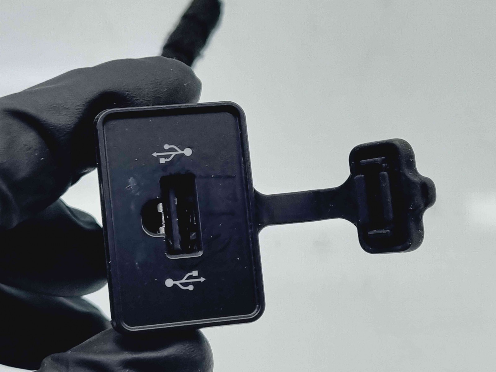 Conector auxiliar USB Alfa Romeo 159 Sportwagon (939) [Fabr 2006-20011] 156074010A - imagine 2