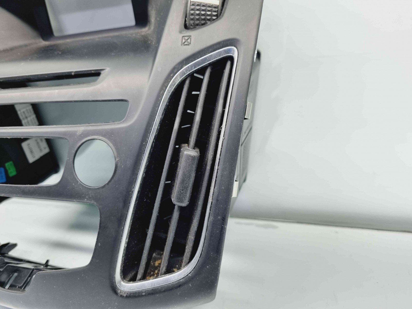 Grila aerisire centrala Ford Focus 3 Facelift [Fabr 2014-2019] F1EB-A014L20-BAW - imagine 2