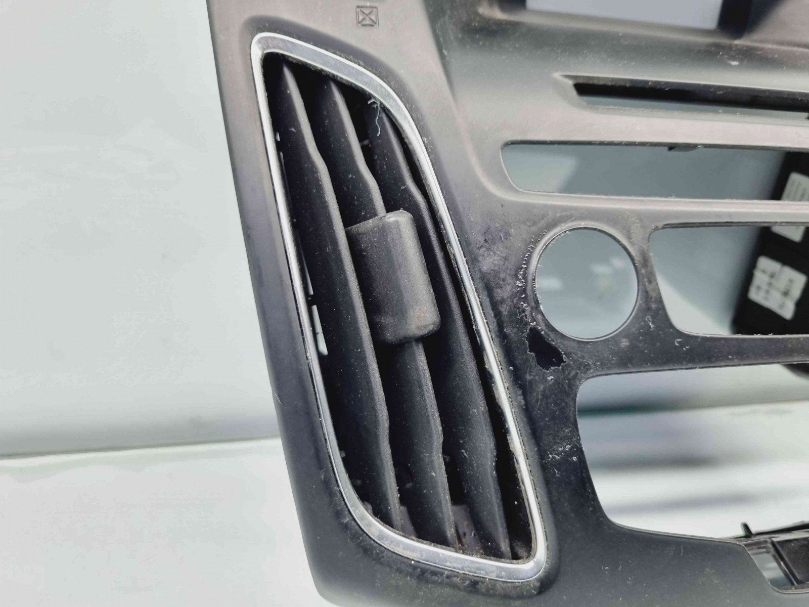 Grila aerisire centrala Ford Focus 3 Facelift [Fabr 2014-2019] F1EB-A014L20-BAW - imagine 3