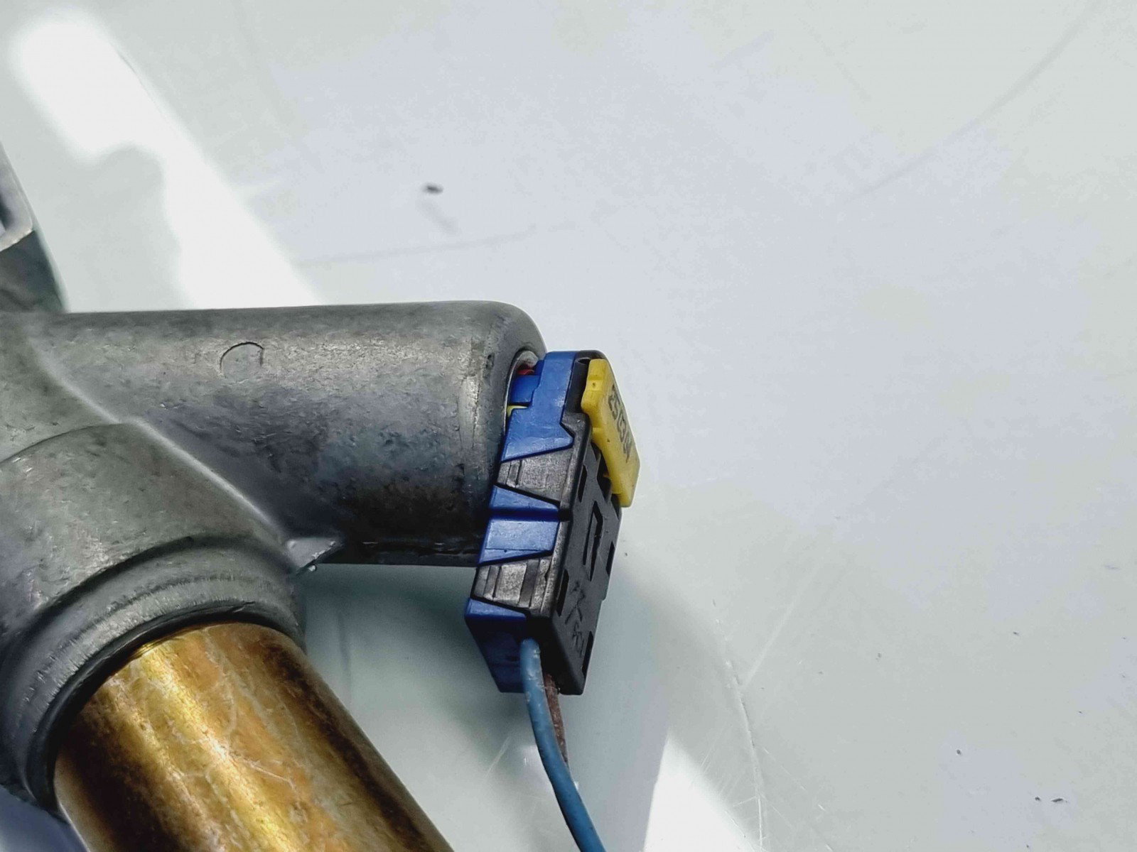 Capsa centura dreapta fata Renault Scenic 2 [Fabr 2003-2008] OEM - imagine 2