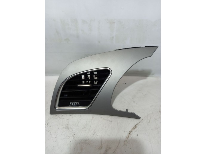 Grila ventilatie stanga Audi A5 2.0 TDI  8T1820901H 2007-2015