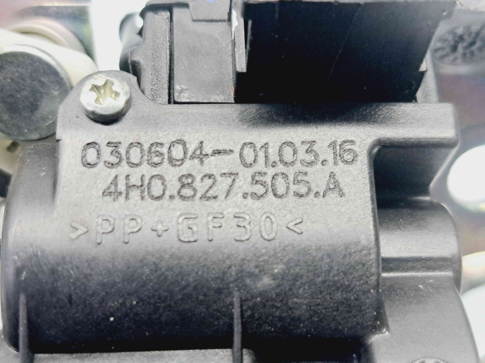 Broasca capota spate Audi A6 (4GC, C7) Facelift S-line [Fabr 2012-2017] 4H0827505A - imagine 4