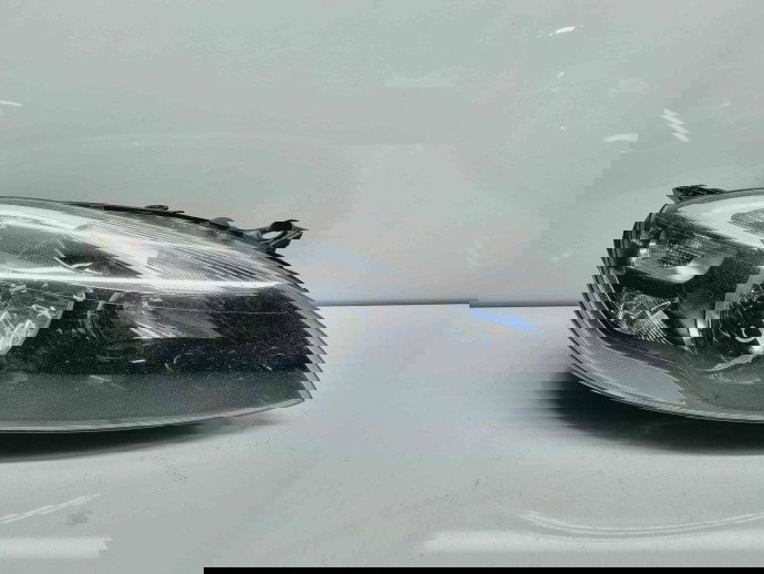   Far dreapta Volvo V40 [Fabr 2013-2019] 31283329