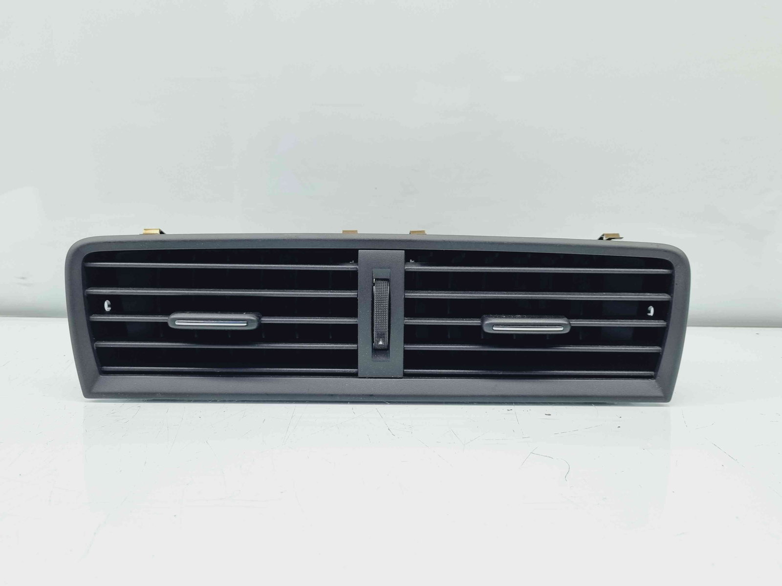 Grila aerisire centrala Skoda Fabia 3 Combi (NJ5) [Fabr 2014-2022] 6V0820951A - imagine 1