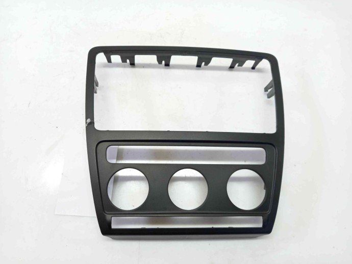 Ornament bord Skoda Octavia 2 1.9 BKC 1Z0858069A 2004-2013
