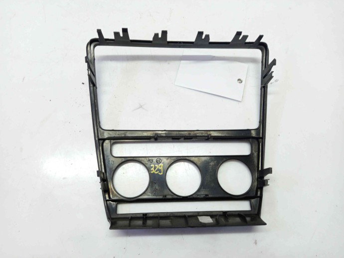 Ornament bord Skoda Octavia 2 1.9 BKC 1Z0858069A 2004-2013