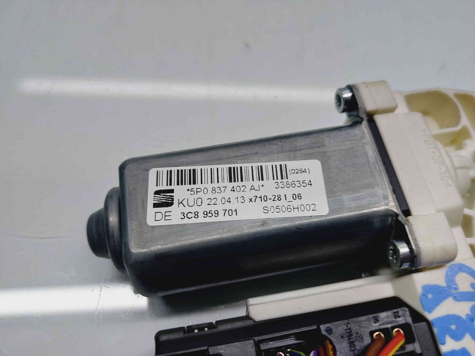 Motoras geam dreapta fata Seat Altea XL (5P5, 5P8) Facelift [Fabr 2006-2015] 5P0837402AJ / 3C0959792C - imagine 4